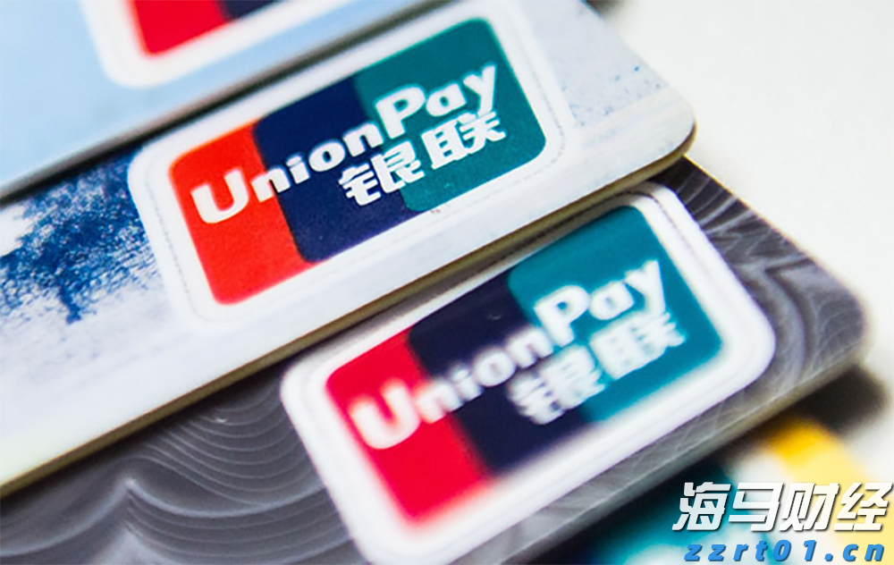 钟南山佩戴“共和国勋章”，观礼九三阅兵